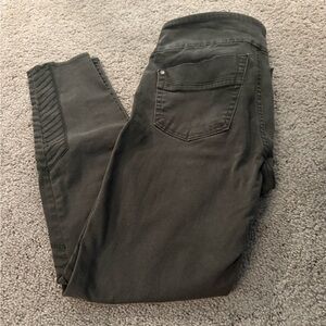 Rock & Republic Women's Skinny Jeans - Dark Olive - Detailed
